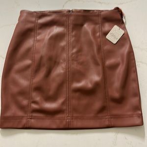 Free people vegan leather mini skirt
NWT/NEW size 10
Free People